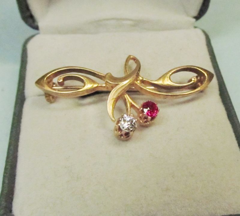 14Kt Art Nouveau Pin with Ruby and Diamond