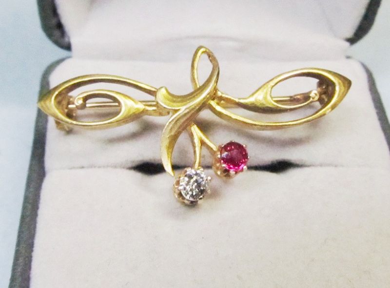 14Kt Art Nouveau Pin with Ruby and Diamond