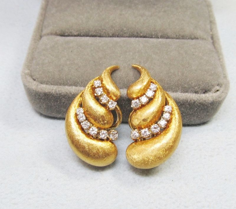 18Kt Yellow Gold and Diamond Stylish Swirl Earrings