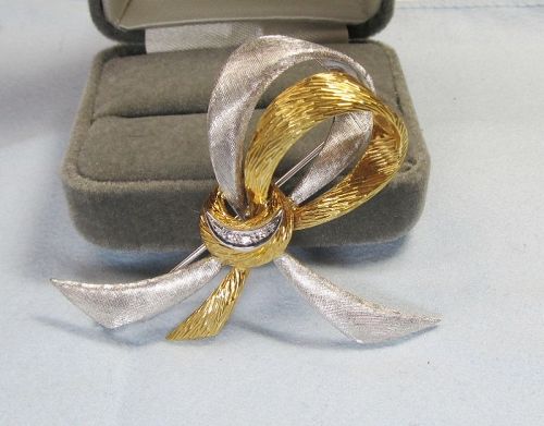 Stylish 18Kt Two Tone Bow Pin with Diamonds
