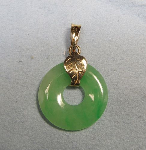 Green Jade and 18Kt Gold Pendant