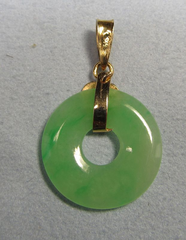 Green Jade and 18Kt Gold Pendant