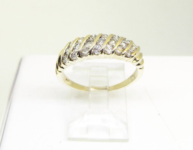 Multi-Diamond Ring Diagonally Channel-set