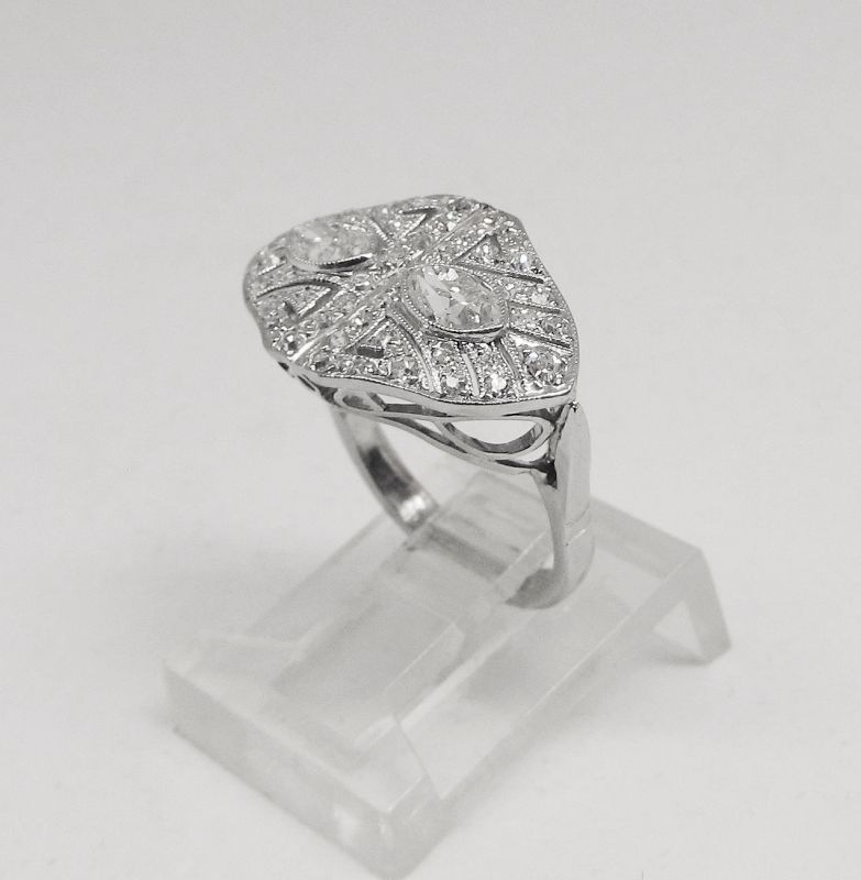 Art Deco Diamond Ring Set in Platinum