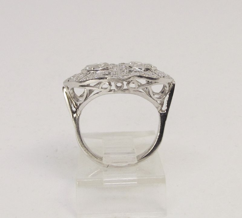 Art Deco Diamond Ring Set in Platinum