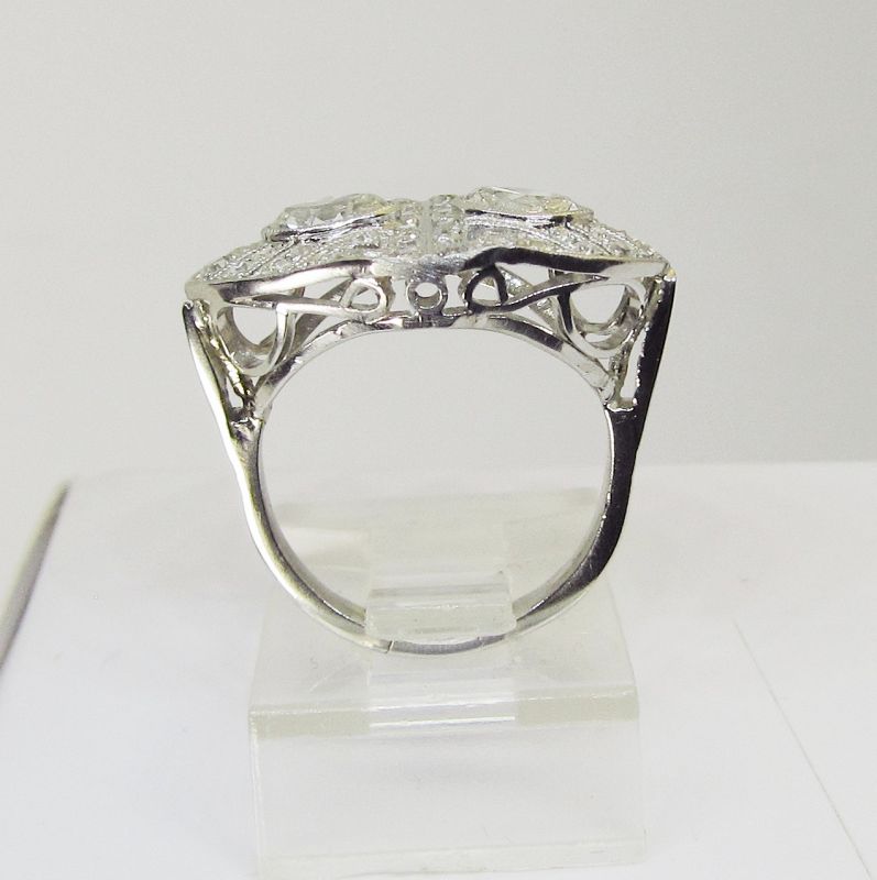 Art Deco Diamond Ring Set in Platinum