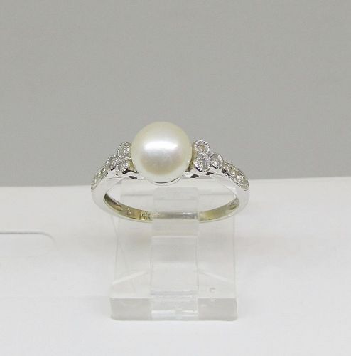 Pearl and Diamond Ring 14Kt White Gold