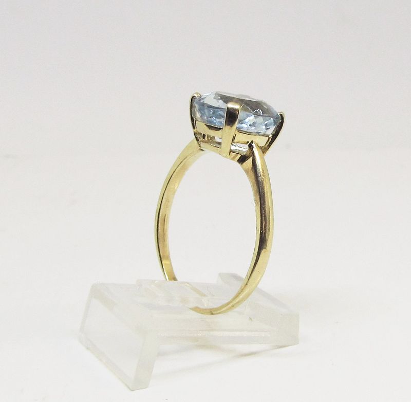 Blue Topaz ring 14Kt Gold