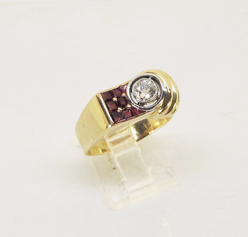 Retro Diamond and Ruby Ring 14Kt Gold