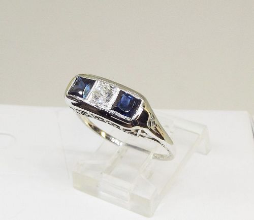 Sapphire and Diamond Filigree Ring 18Kt Gold