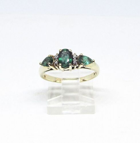Emerald and Diamond ring 14Kt Gold
