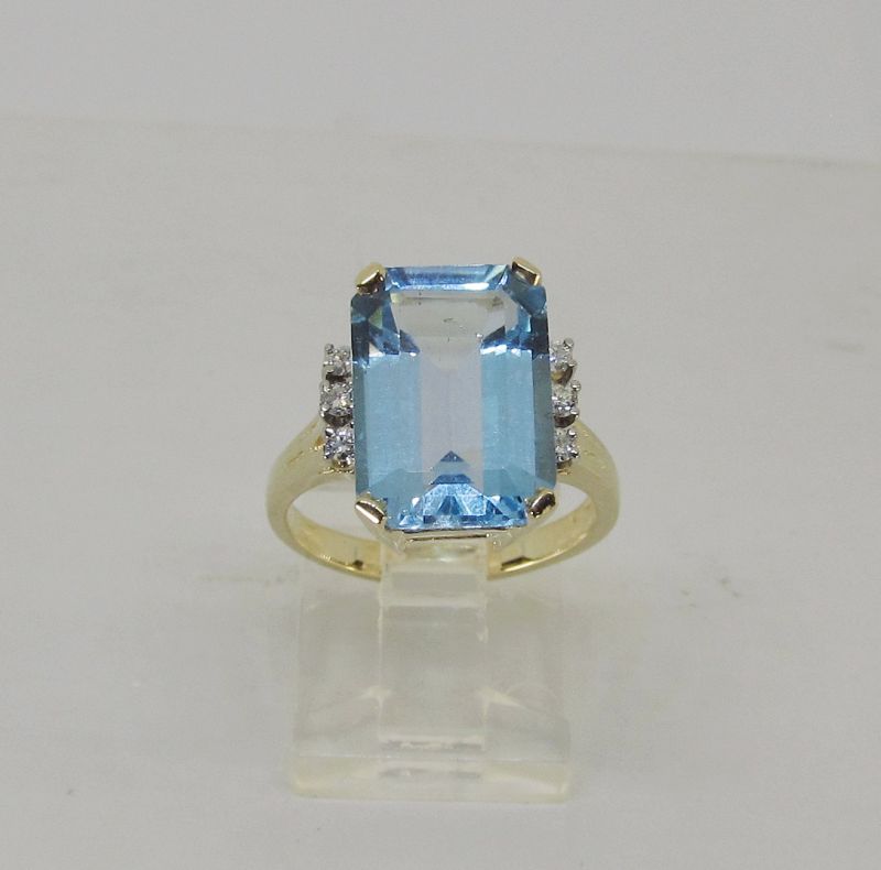Classic Blue Topaz and Diamond Ring 14Kt Gold