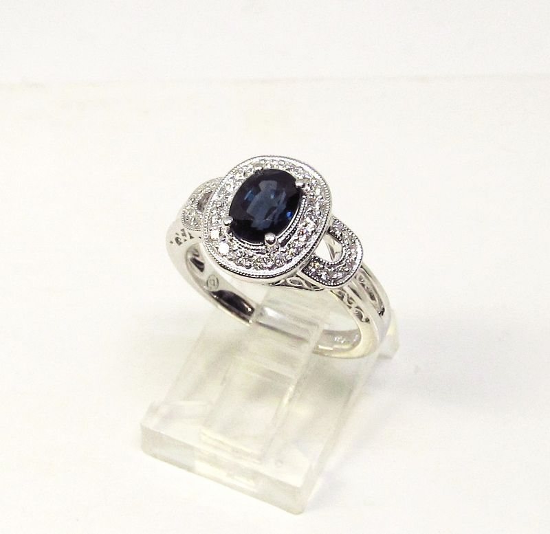 Sapphire and Diamond Ring 18Kt Gold