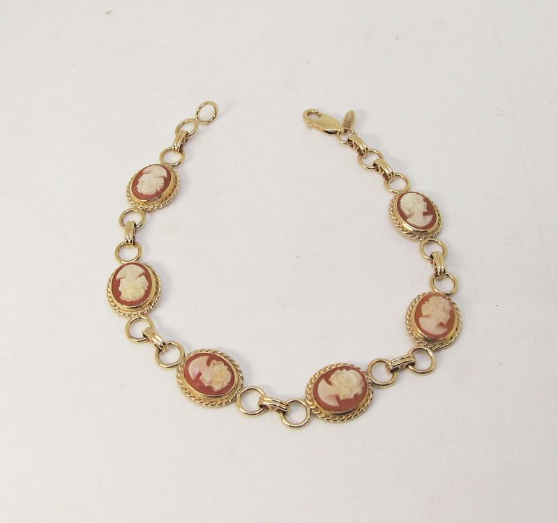 Cameo Bracelet Set in 14Kt Yellow Gold