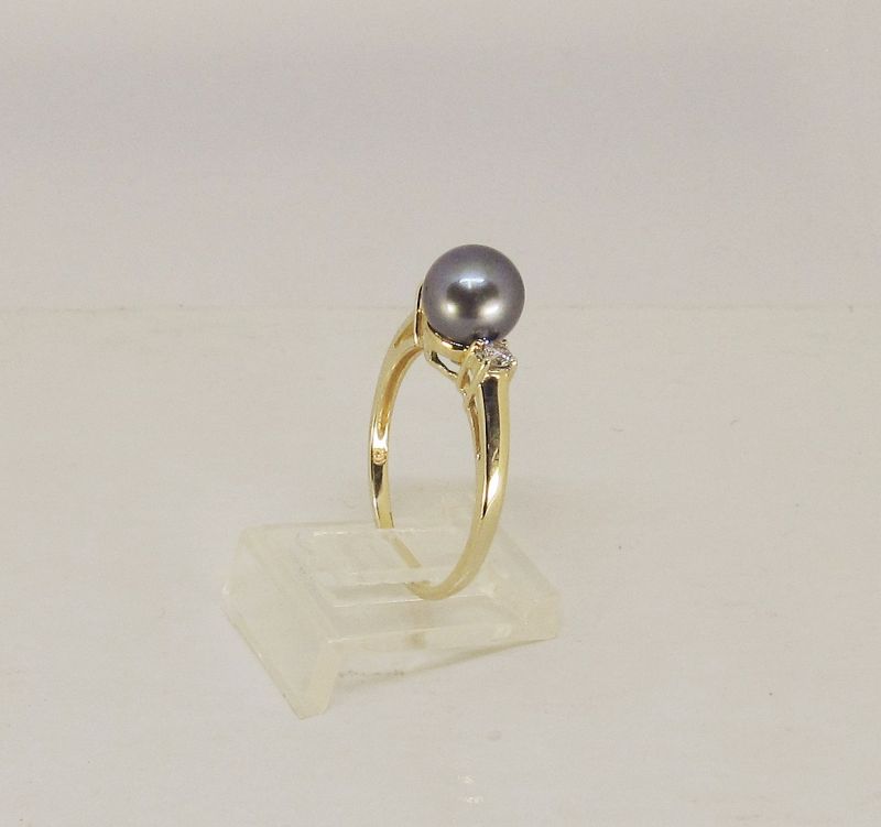 Black Pearl and Diamond Ring 14Kt Yellow Gold
