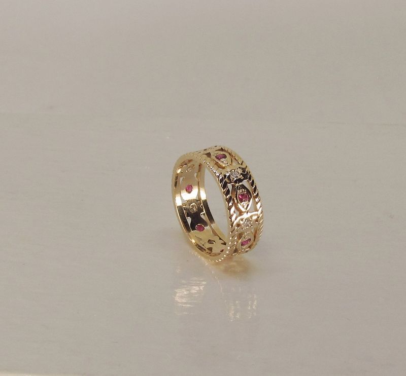 Diamond and Ruby Retro Band 14Kt Gold