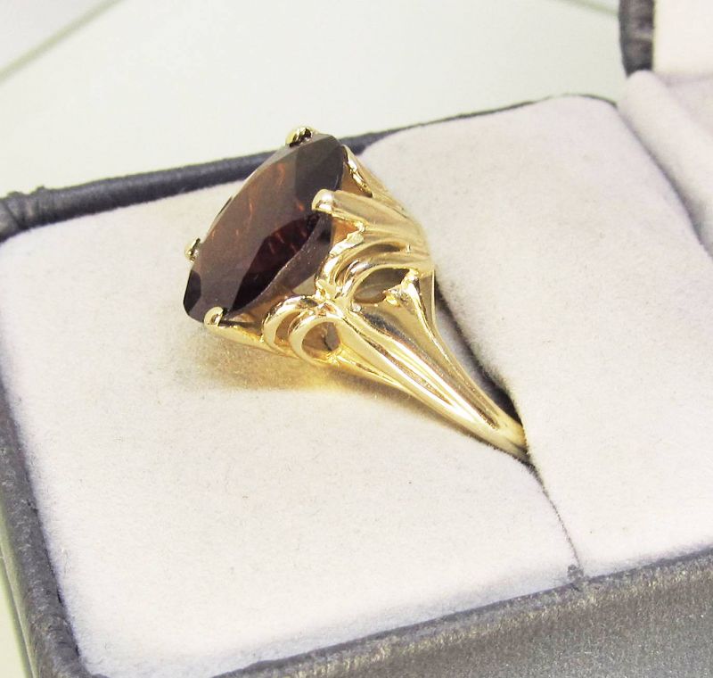 14 Kt Yellow Gold and Garnet Vintage Ring