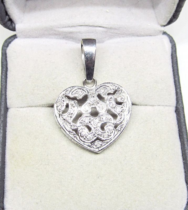 18Kt white Gold and Diamond Heart Pendant