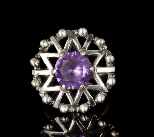 Carmen Beckmann Mexican silver star Ring with color-change sapphire