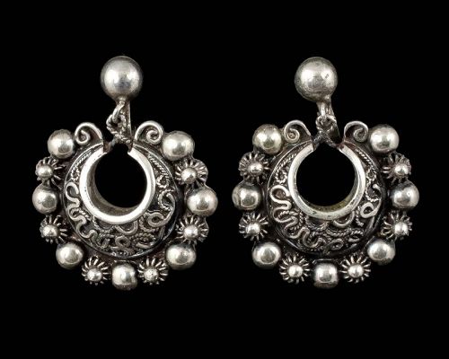 Carmen Beckmann Mexican silver Etruscan dangle Earrings