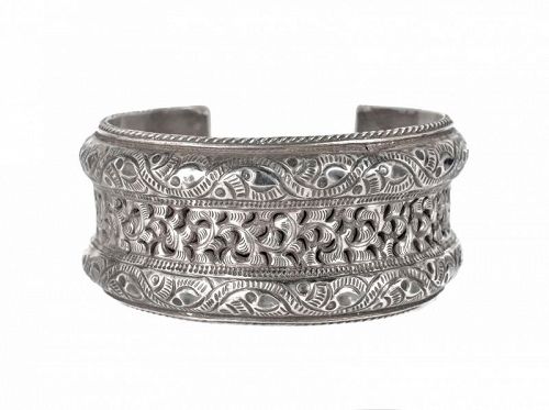 antique Asian silver repousse serpents Cuff Bracelet