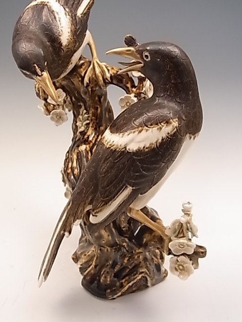 Japanese E. 20th C. Porcelain Okimono of a Pair of Japanese Magpies