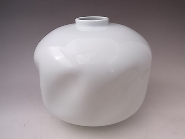 Japanese 20th-21st C. Porcelain Vase by LNT Inouye Manji