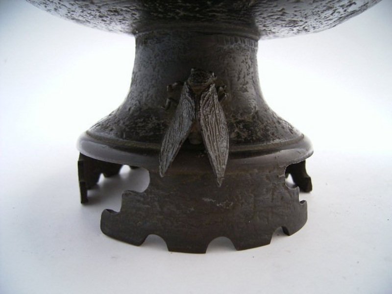 Japanese Meiji Period Bronze Cicada Design Usubata