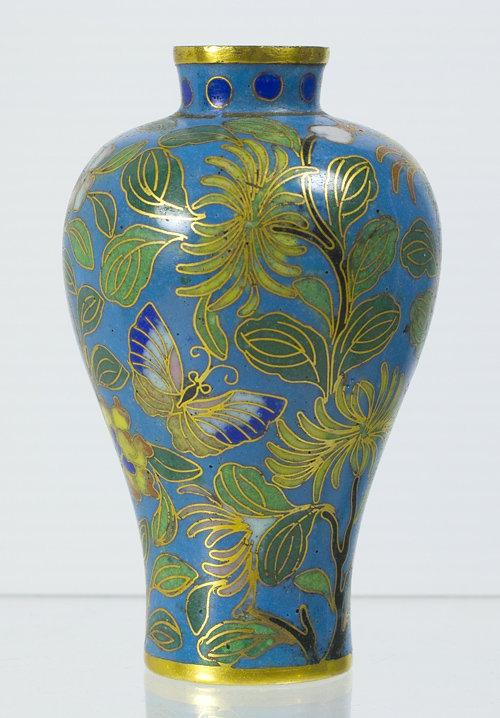 A Chinese Cloisonne Meiping Vase, 18th ~ 19th Century.