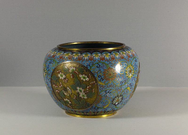 Chinese cloisonné and champlevé enamel jardiniere. Early 19th century.