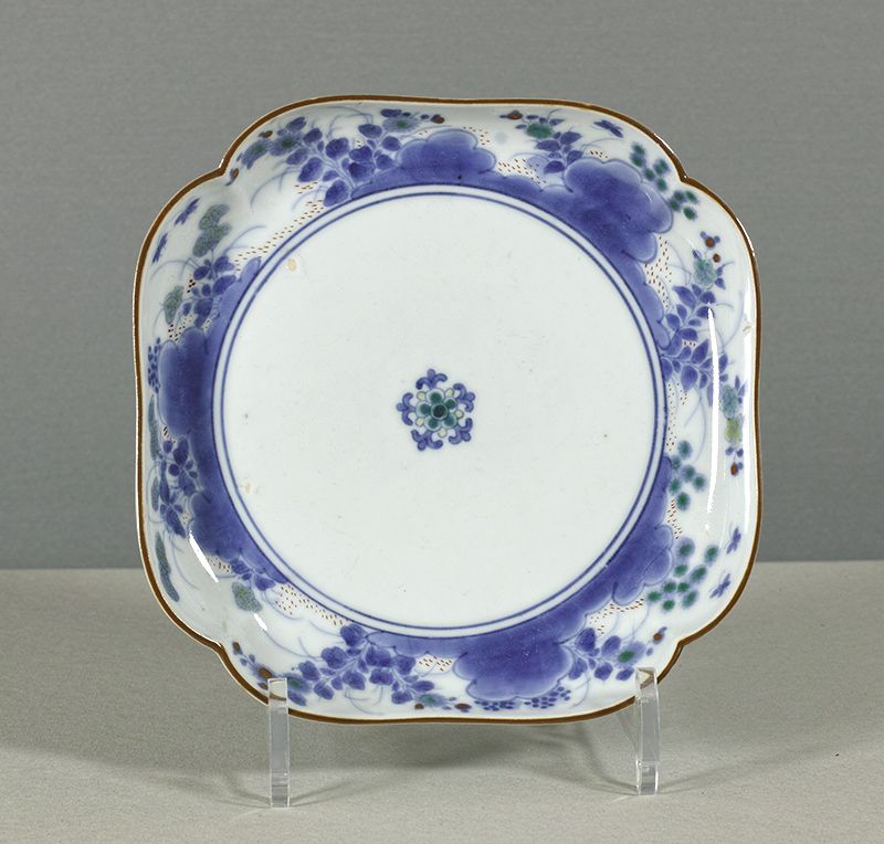 A Japanese Arita porcelain Kakiemon style dish, circa 1720~1750