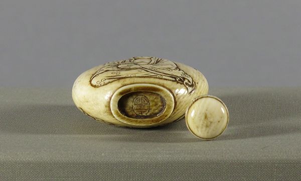 A good Japanese Snuff Bottle for the Chinese Market, Meiji, 19th C.