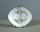 A Japanese Arita dish, in Kakiemon style, circa 1700 ~ 1725