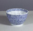 Arita porcelain bowl with scrolling karakusa, 18th / 19th century.