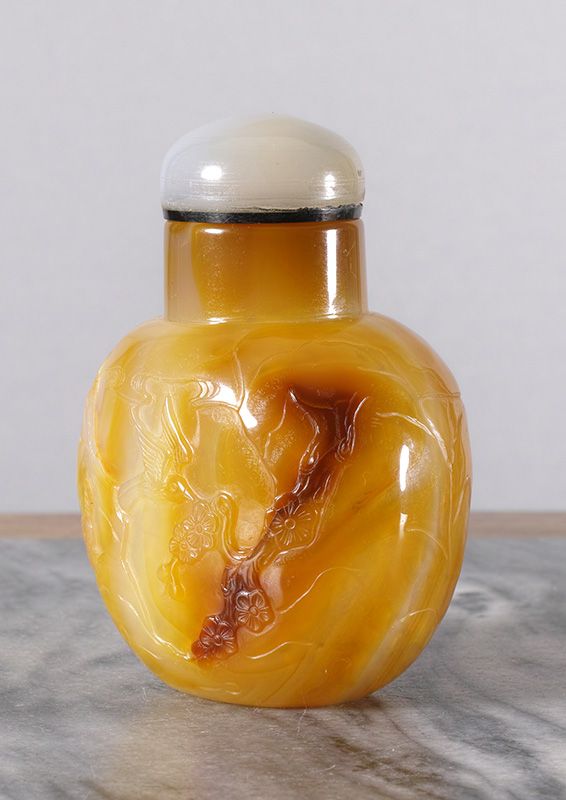 Fine Large Carved Agate Snuff Bottle.