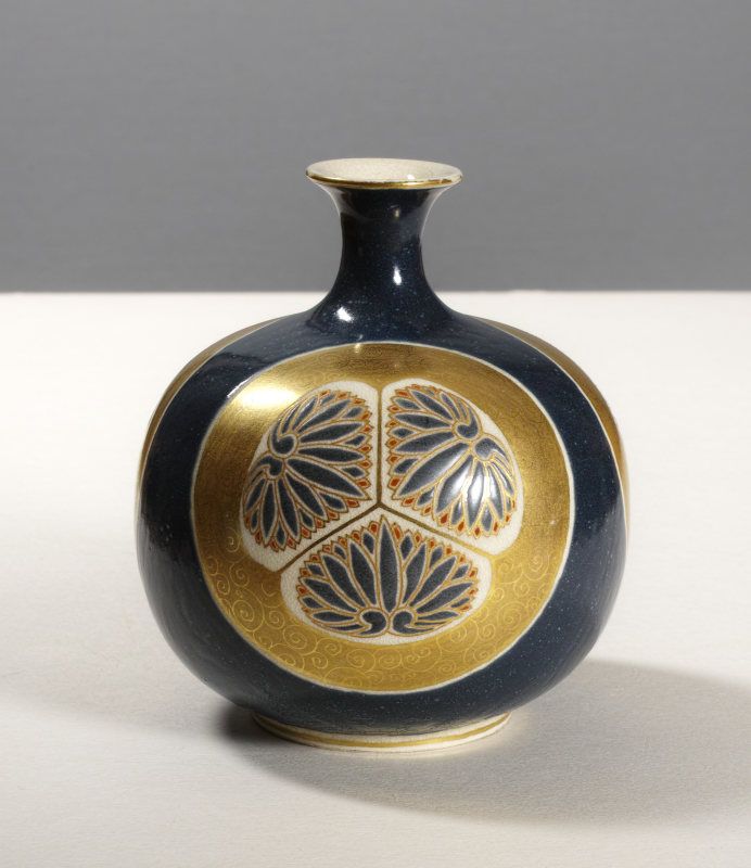 'Imperial' Satsuma vase by Hosai, Meiji period.