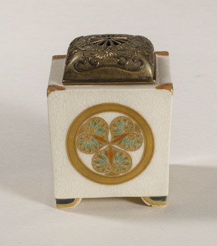 A small Japanese Satsuma koro. Meiji, 19th century