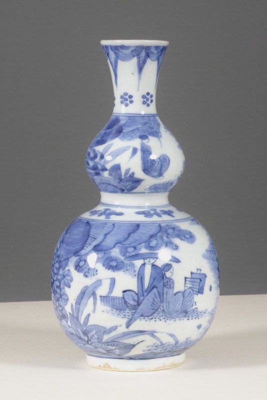 A fine Arita Export gourd-shaped bottle or vase.