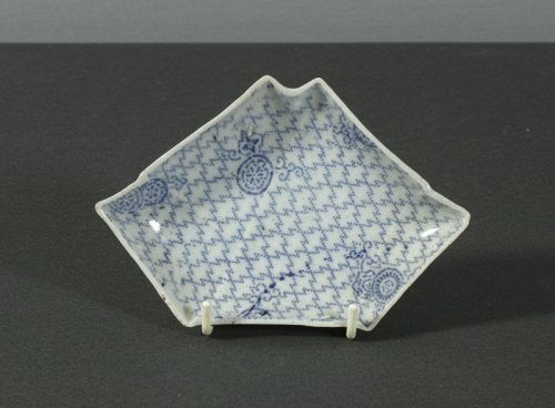 An Unusual Arita Stenciled Dish, 1690~1730. #1.