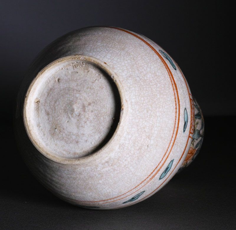 A Japanese stoneware sake bottle, tokkuri, probably from Inuyama.
