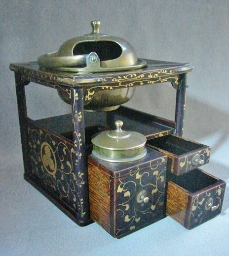 19th Century Gilt Lacquer Tabako Bon - Tobacco Box