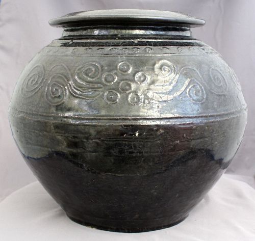 Large Chinese Late Ming Brown Black Glaze Guan Jar Moulded Decoration