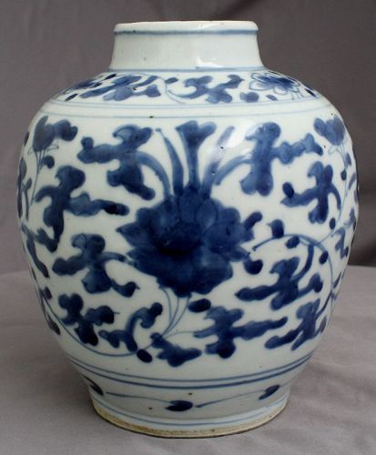 Chinese Ming Wanli Period Blue and White Porcelain Lotus Guan Jar