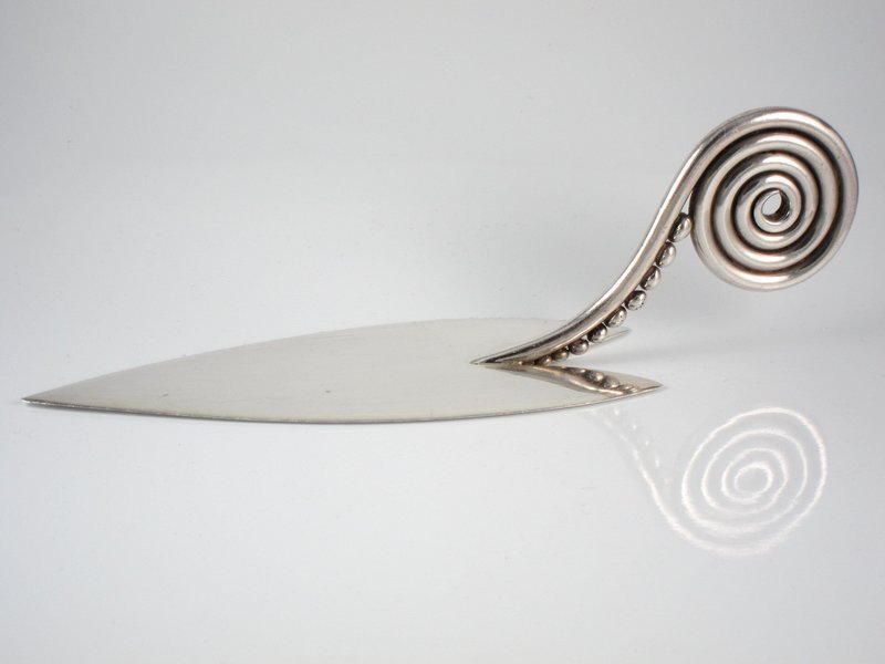 HECTOR AGUILAR STERLING SILVER PIE CAKE SERVER