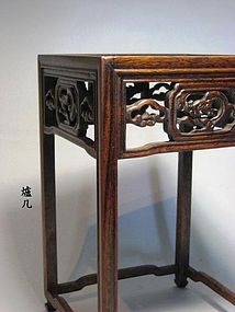A Suanzhi Wood Table Stand of Qing Dynasty.