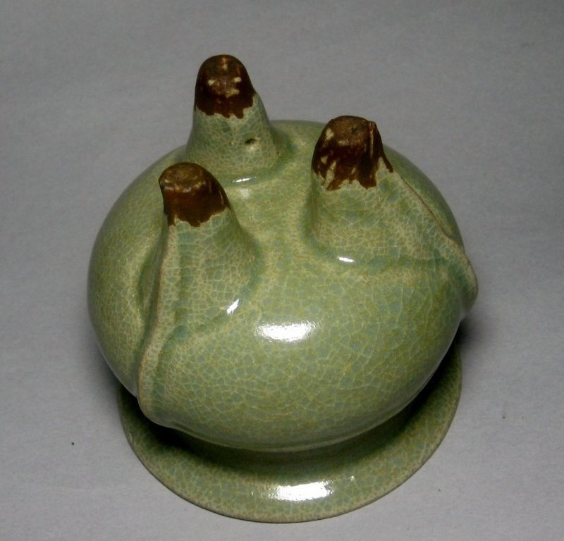 A Longquan Guan-Typed Censer of Southern Song Dynasty.