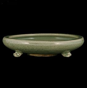 A Tripod Longquen Celadon Incense Burner