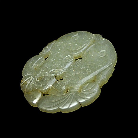 A  White Jade Twin-Fish Shaped Pendant of  Qing Dynasty