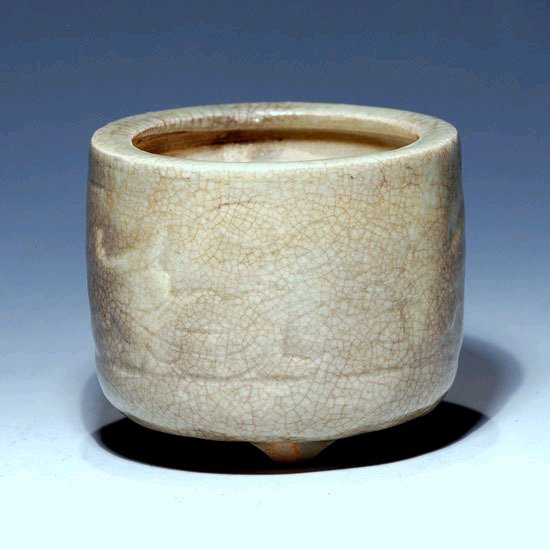 A Ge-Glazed Censer of Qing Dynasty