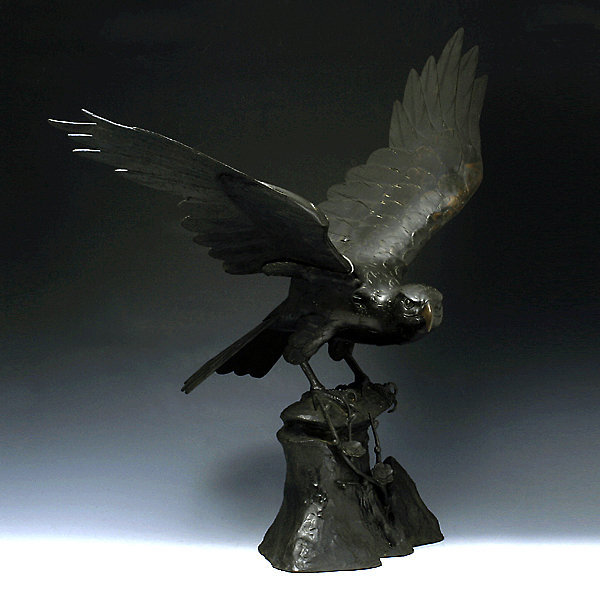 An Excellent bronze Sculpture of A Mantled Eagle
